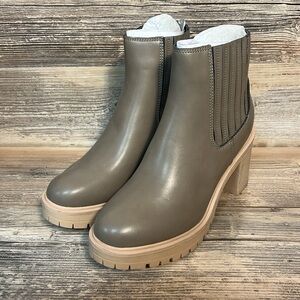 Cushionaire Women's Beckett Chelsea Boot in Taupe New! C10